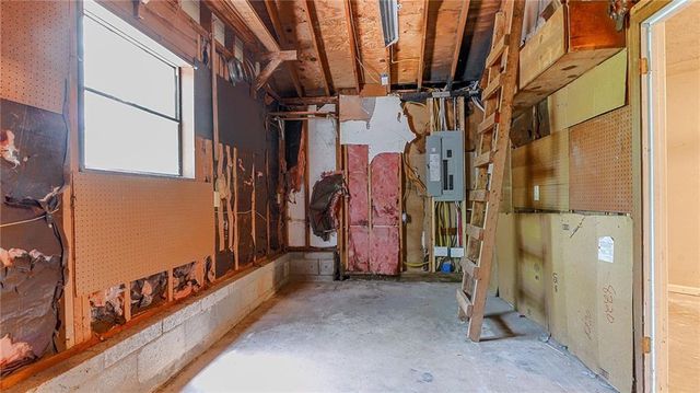 416 Pineburr Lane, Stone Mountain, GA 30087