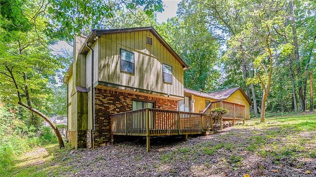 416 Pineburr Lane, Stone Mountain, GA 30087