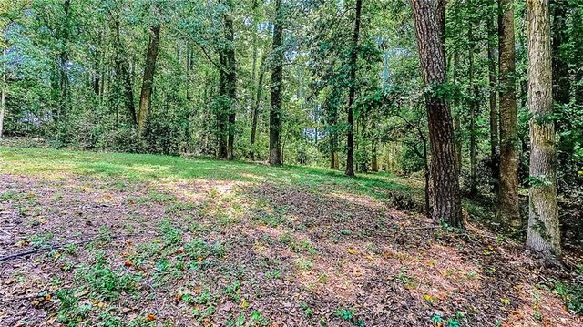 416 Pineburr Lane, Stone Mountain, GA 30087