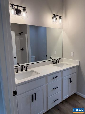 615 OAKLEIGH AVE, Appomattox, VA 24522