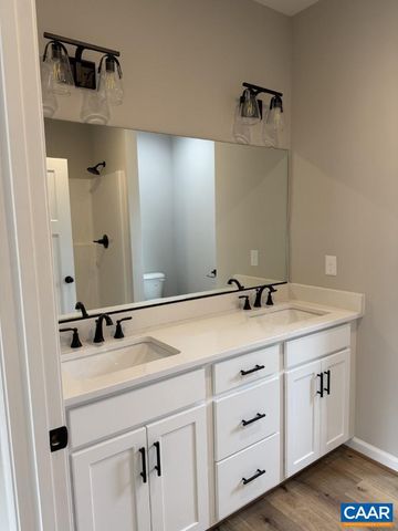 615 OAKLEIGH AVE, Appomattox, VA 24522