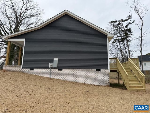 615 OAKLEIGH AVE, Appomattox, VA 24522