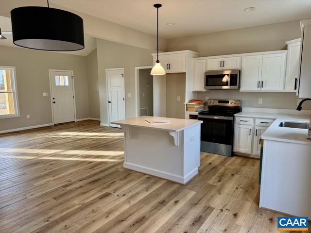 615 OAKLEIGH AVE, Appomattox, VA 24522