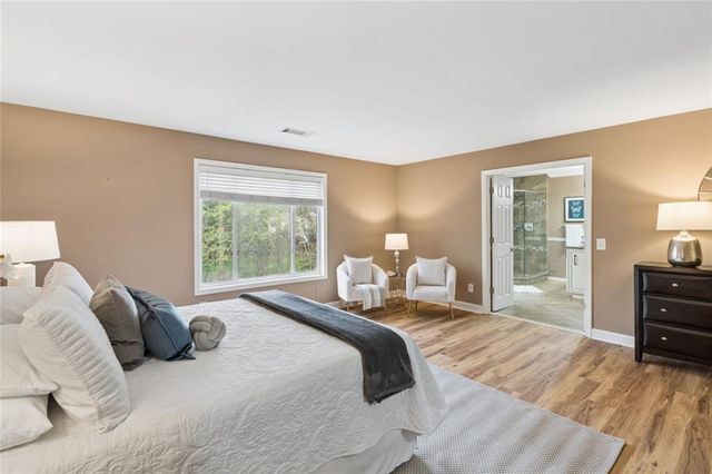 525 Spender Trace, Atlanta, GA 30350