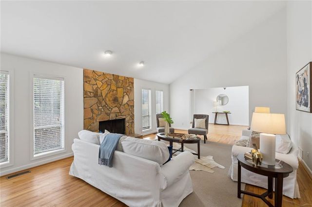 525 Spender Trace, Atlanta, GA 30350