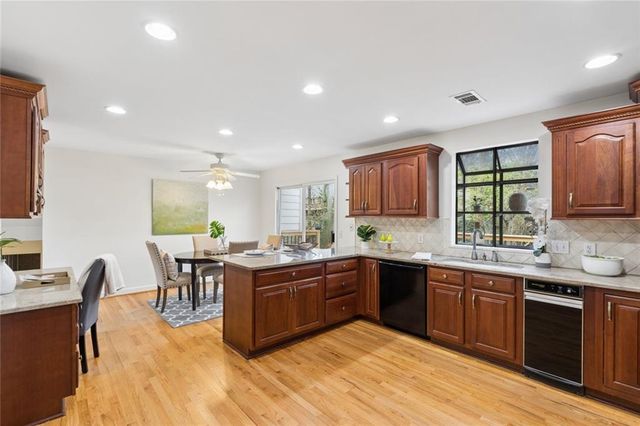 525 Spender Trace, Atlanta, GA 30350