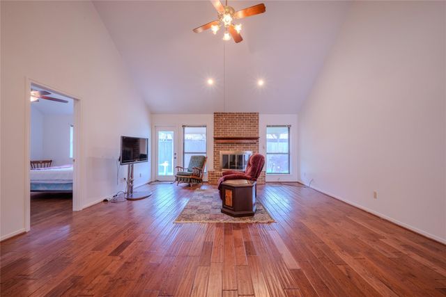 1513 Crestmont Street, Wharton, TX 77488