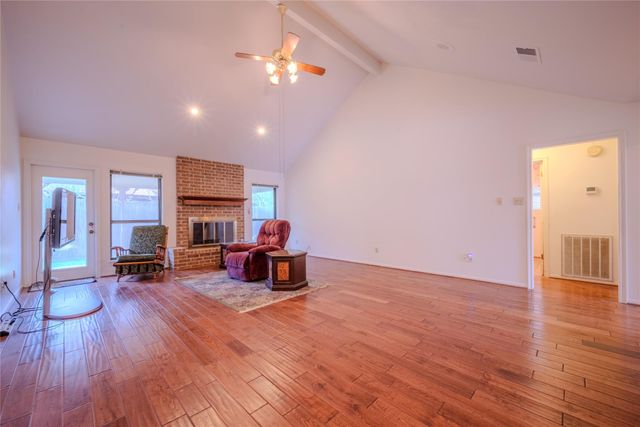 1513 Crestmont Street, Wharton, TX 77488