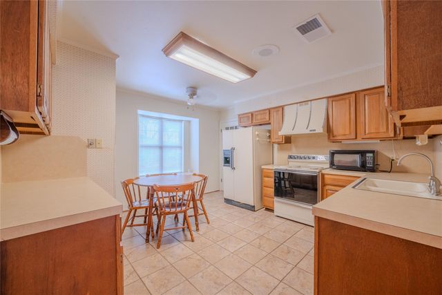 1513 Crestmont Street, Wharton, TX 77488