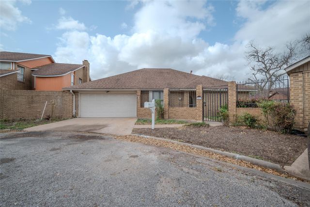 1513 Crestmont Street, Wharton, TX 77488