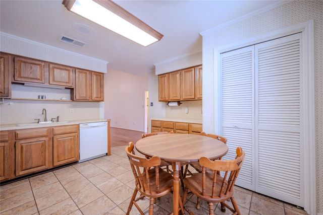 1513 Crestmont Street, Wharton, TX 77488