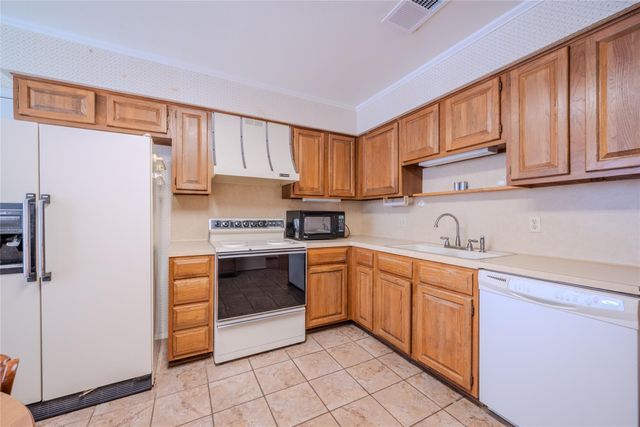 1513 Crestmont Street, Wharton, TX 77488