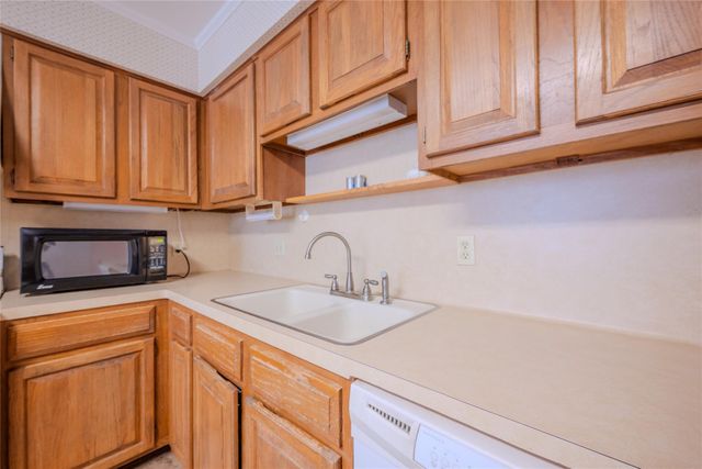 1513 Crestmont Street, Wharton, TX 77488