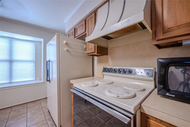 1513 Crestmont Street, Wharton, TX 77488