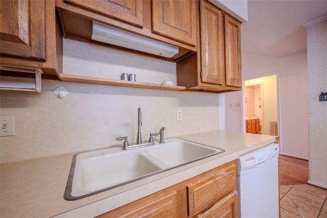 1513 Crestmont Street, Wharton, TX 77488