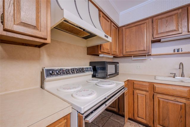 1513 Crestmont Street, Wharton, TX 77488