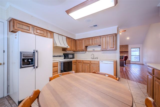 1513 Crestmont Street, Wharton, TX 77488