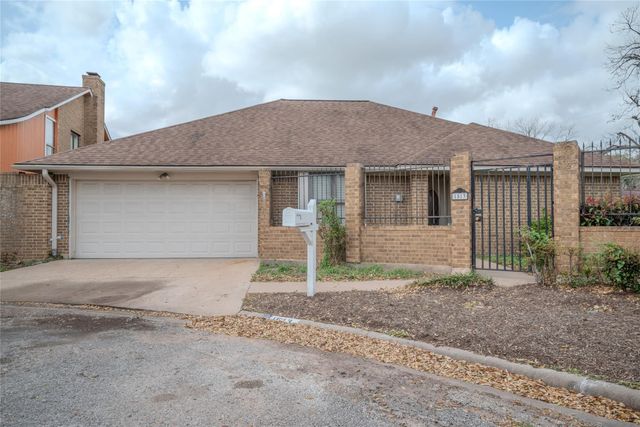 1513 Crestmont Street, Wharton, TX 77488