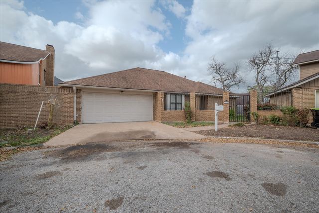 1513 Crestmont Street, Wharton, TX 77488