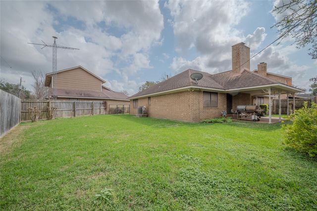 1513 Crestmont Street, Wharton, TX 77488