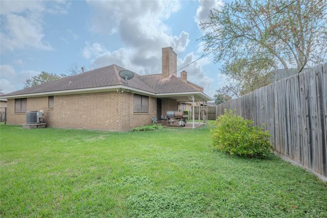 1513 Crestmont Street, Wharton, TX 77488