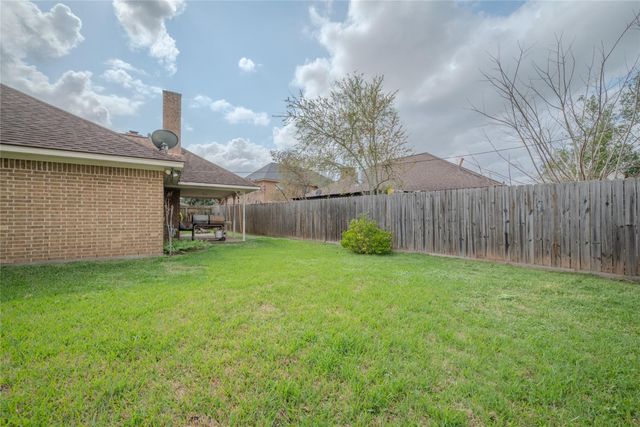 1513 Crestmont Street, Wharton, TX 77488