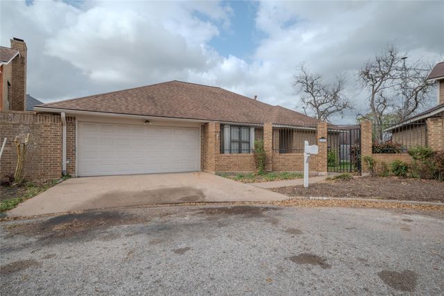 1513 Crestmont Street, Wharton, TX 77488