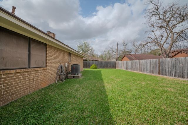 1513 Crestmont Street, Wharton, TX 77488