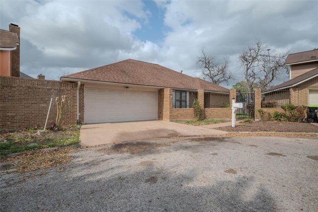 1513 Crestmont Street, Wharton, TX 77488