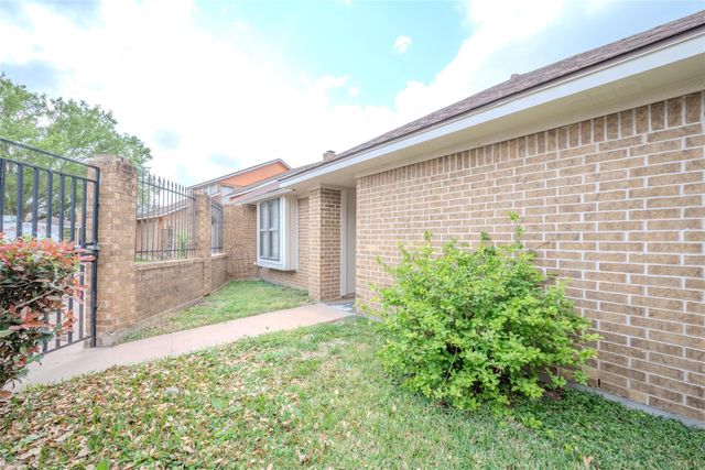 1513 Crestmont Street, Wharton, TX 77488