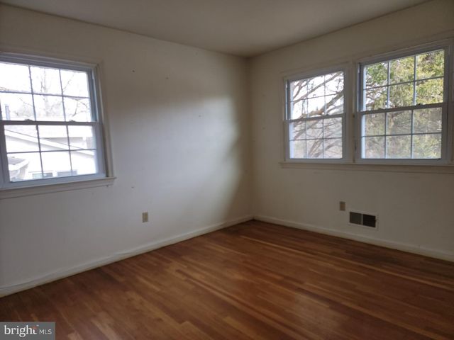 7405 FORRESTER LN, Manassas, VA 20109