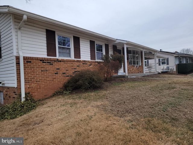 7405 FORRESTER LN, Manassas, VA 20109