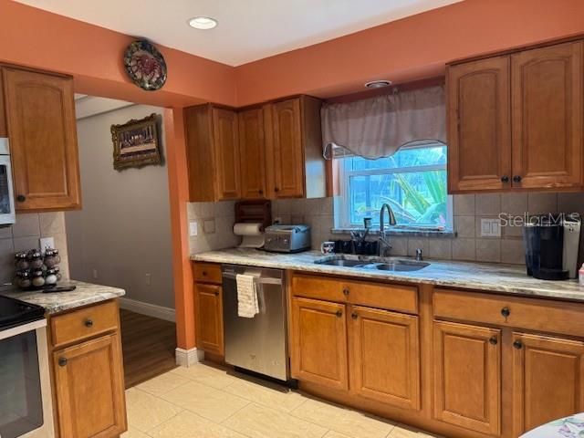 2457 RAVENDALE COURT, Kissimmee, FL 34758