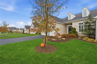 1405 Cambridge Dr 1405, Collier Twp, PA 15142