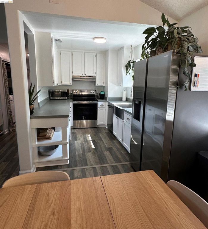 Image 6 of property listing at 1164 MAYWOOD LN., Martinez, CA 94553