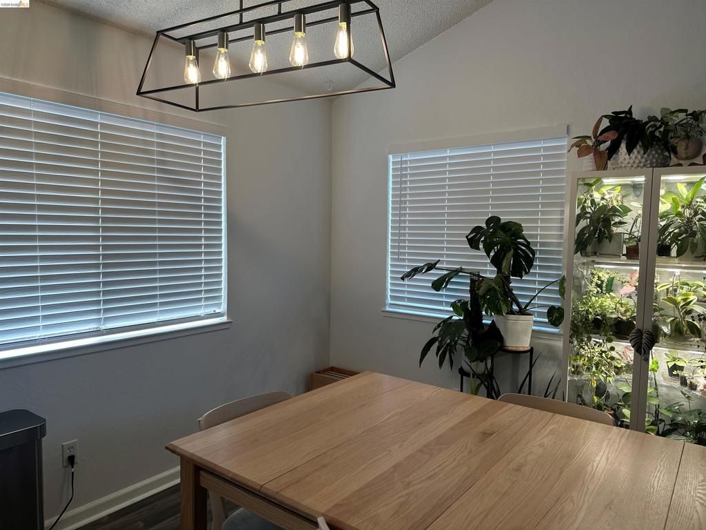 Image 7 of property listing at 1164 MAYWOOD LN., Martinez, CA 94553