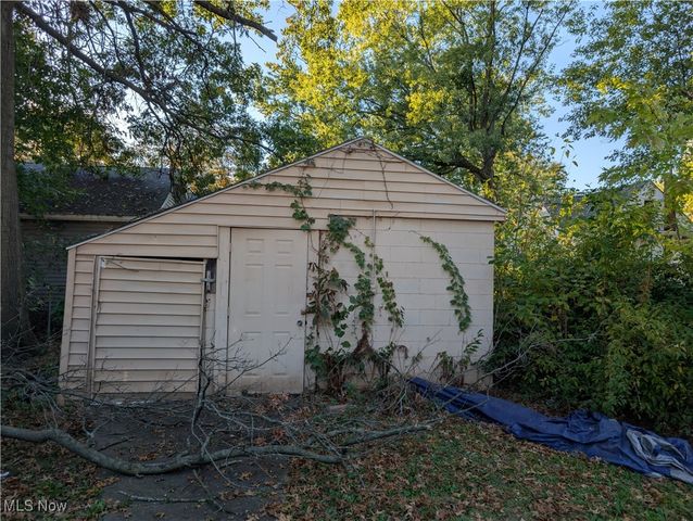 200 Stull Avenue, Akron, OH 44312