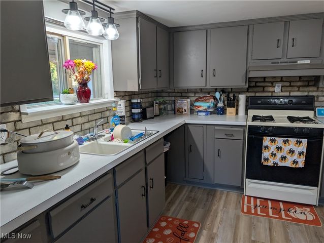 200 Stull Avenue, Akron, OH 44312