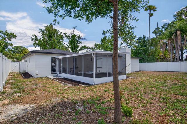 4430 RANCHWOOD LANE, Tampa, FL 33624