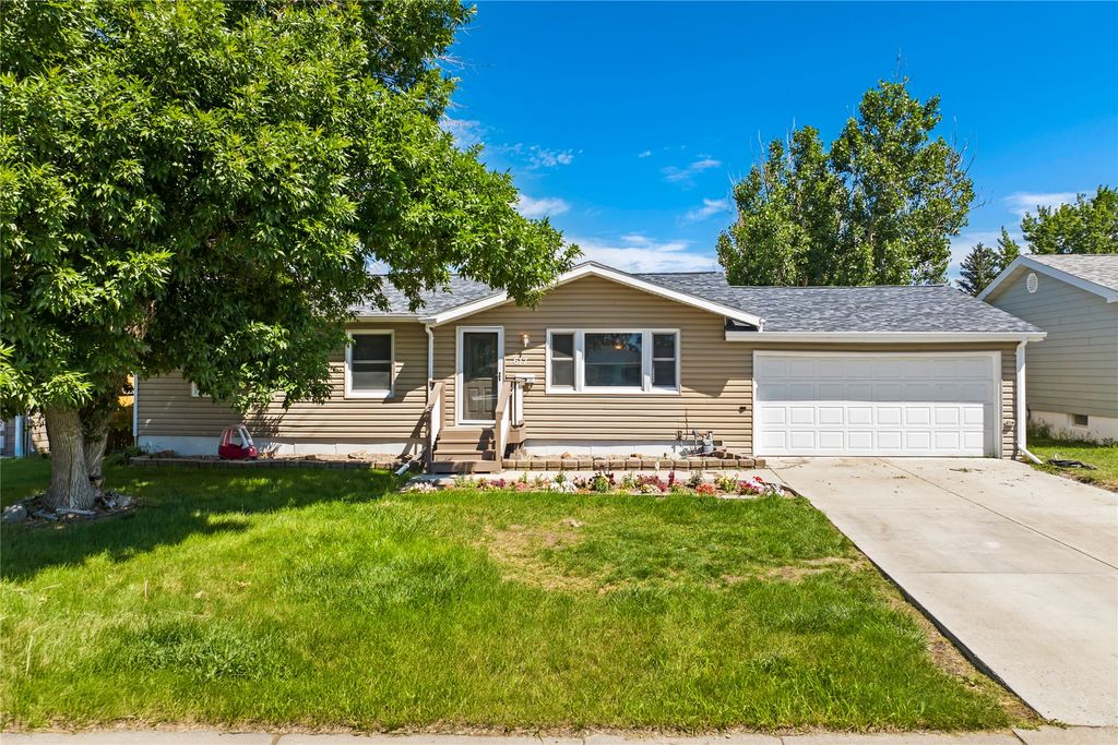 617 34th Avenue NE, Great Falls, MT 59404 photo 1