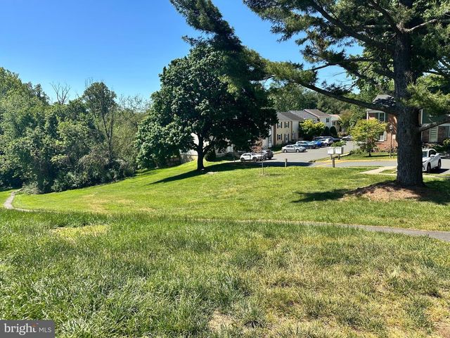 9636 WESTPORT LN, Burke, VA 22015