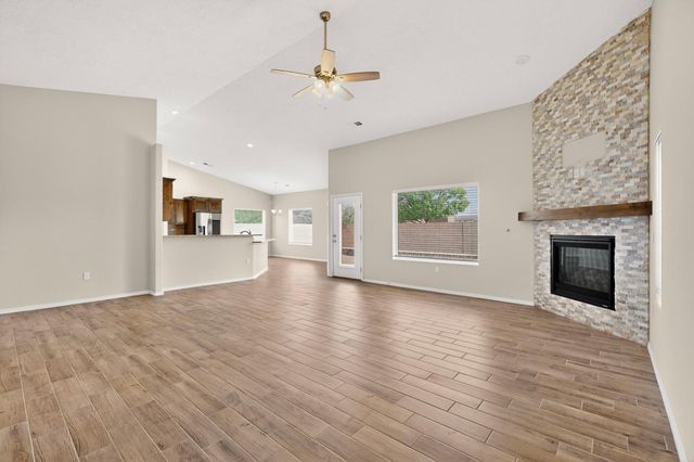 621 Primrose Avenue SW, Los Lunas, NM 87031