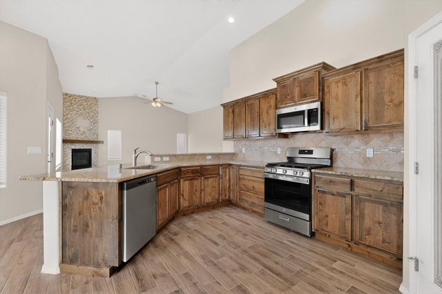 621 Primrose Avenue SW, Los Lunas, NM 87031