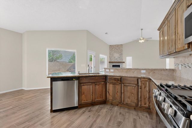 621 Primrose Avenue SW, Los Lunas, NM 87031