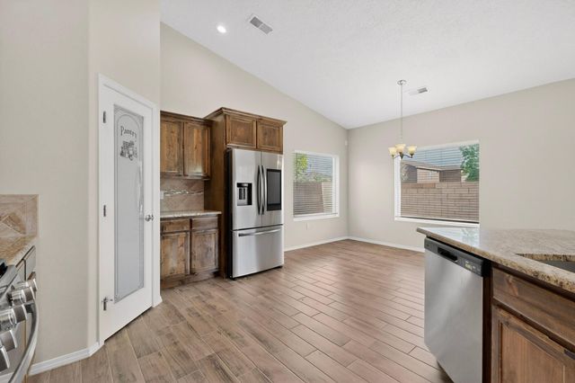 621 Primrose Avenue SW, Los Lunas, NM 87031