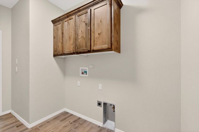 621 Primrose Avenue SW, Los Lunas, NM 87031