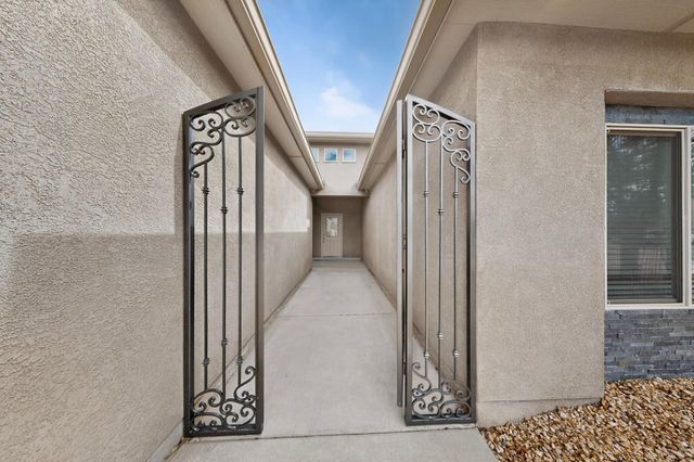 621 Primrose Avenue SW, Los Lunas, NM 87031