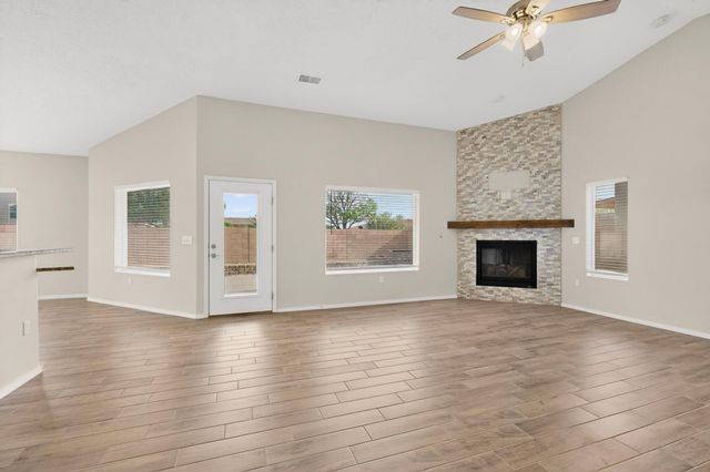 621 Primrose Avenue SW, Los Lunas, NM 87031