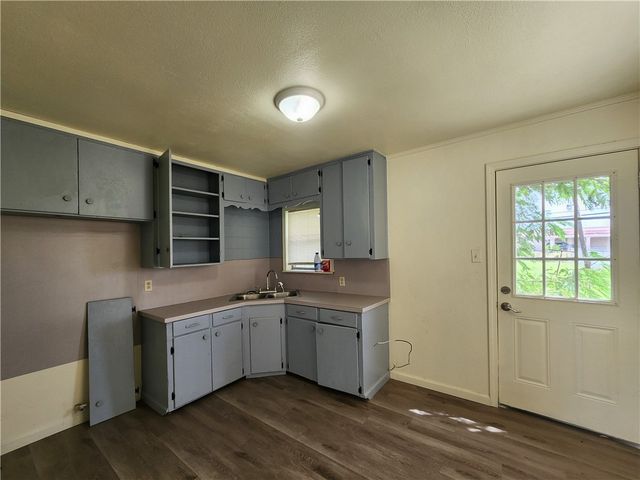 2301 Frederick Dr, Corpus Christi, TX 78417
