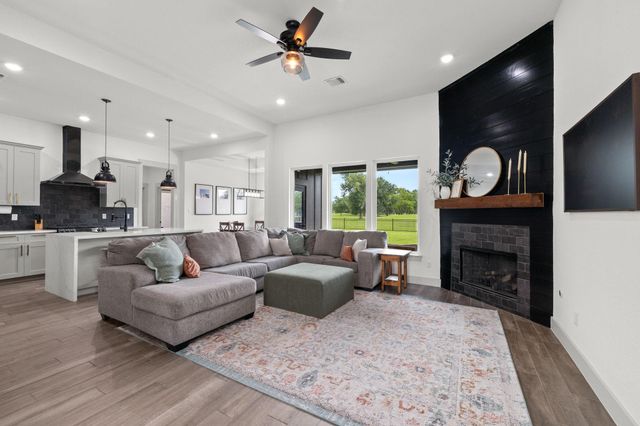 459 Green Meadows Drive, West Columbia, TX 77486